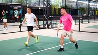 Tenisista Tony Hoang i aktor Chi Bao wzięli udział w specjalnym turnieju pickleball.