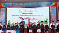 Partai Komunis Vietnam dan perjalanan pembangunan nasional seperti yang digambarkan dalam perangko.
