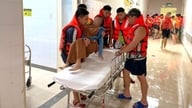 להעביר חולים מבית החולים המרכזי של הואה למקום בטוח.