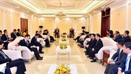 Sekretaris Partai Provinsi Hou A Leng mengadakan pertemuan bilateral dengan Sekretaris Partai Provinsi Yunnan Wang Ning.
