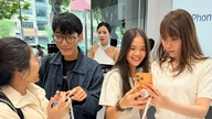 iPhone 17 Pro Max-'dille': Vietnamesiske kunder skynder sig at købe, hvor meget tjener detailhandlerne?