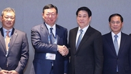 O presidente Luong Cuong se reúne com líderes de grandes corporações.