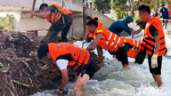 Divisyen ke-390: Hampir 1,000 askar berhari-hari membantu mangsa banjir di Kim Tan (Thanh Hoa).