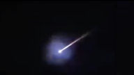 Meteorit falder i havet og forårsager panik blandt indonesere.