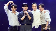 BTOB senang karena penggemar Vietnam; sebuah grup Korea menyanyikan musik Sơn Tùng M-TP.