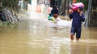 Mưa lũ làm 42 người chết, mất tích cùng với nhiều thiệt hại