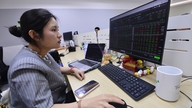 Satu siri saham dalam sektor sekuriti dan hartanah mencecah had bawahnya.