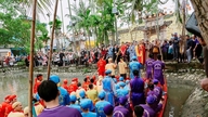 Sôi động hội thi bơi chải trên dòng sông Cổ Lễ