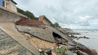 Riziko zřícení pobřežního nábřeží ve Vung Tau.