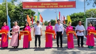 La comuna de Chợ Vàm inaugura un puente en la aldea de Phú Thượng.