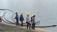 Berpacu dengan waktu untuk memperbaiki masalah di Danau Cay An.
