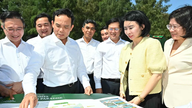 Ho Chi Minh Citys partisekretær, Tran Luu Quang, inspicerer fremskridtene med Can Gio-projektet for kystturisme i byområdet.