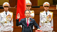 [ภาพ] ประธานศาลประชาชนสูงสุด เหงียน วัน กวาง เข้ารับการสาบานตนเข้ารับตำแหน่ง