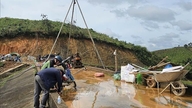 Pekerjaan penyuntikan semen telah dimulai untuk mengatasi masalah retakan bendungan di waduk irigasi Cay An.