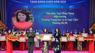 Hanoi untuk memberi penghormatan kepada contoh teladan dan guru teladan yang cemerlang pada tahun 2025.