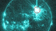 El sol "explota", lo que supone un riesgo de interrupción de las comunicaciones y los satélites a nivel mundial.