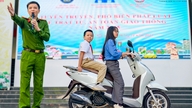 Hanoi imparte formación en seguridad vial para estudiantes: visual, práctica y eficaz.