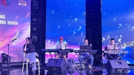 Acara kemuncak pertandingan nyanyian yang disiarkan di Televisyen Quang Ninh menjanjikan ledakan emosi.