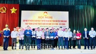 Na comuna de Hong Quang, 68 famílias pobres e famílias em situação de extrema dificuldade receberam doações.