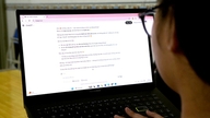 Tekoälyn hyödyntäminen emotionaalisen tyhjiön täyttämiseksi vain syvensi hänen yksinäisyyttään.