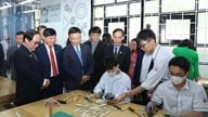 Vicepremier Le Thanh Long: Het creëren van omstandigheden waarin studenten in de best mogelijke omgeving kunnen studeren.