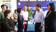 Le secrétaire provincial du Parti, Luong Nguyen Minh Triet, assiste à la célébration de la Journée de l'unité nationale dans le quartier de Buon Ho.