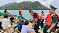 Les autorités ont coordonné les opérations de sauvetage de cinq pêcheurs dont le bateau de pêche a coulé au large de l'île de Con Dao.