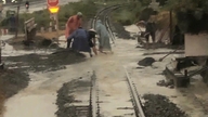 Vlaky nyní mohou projíždět zatopeným úsekem na křižovatce Nga Ba - Cam Thinh Dong (Khanh Hoa).