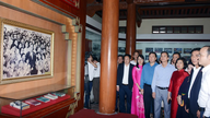 Troca de experiências entre indivíduos exemplares no estudo e na aplicação dos ensinamentos do Presidente Ho Chi Minh.