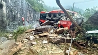 Khanh Hoa-provinsen tager sig af akutte problemer med jordskred ved Khanh Le og Khanh Son-passene.