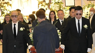Ouyang Zhenhua og Miao Qiaowei siger farvel til 'kongen af ​​biroller' Xu Shaohong.
