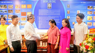 Les dirigeants de Hô Chi Minh-Ville rendent visite aux familles de l'architecte Huynh Tan Phat et du médecin Phung Van Cung.