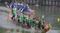 Traditionelle Bootsrennen, Khmer-Küche und Bootstouren auf dem Nhieu Loc-Kanal.