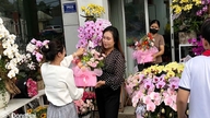 Markedet for blomster og gaver er travlt til vietnamesiske lærerdag, den 20. november.