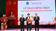 Egy közép-vietnami egyetem kilenc újabb professzort és docenst vett fel.