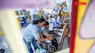 The teacher ignited a passion for painting in young people with disabilities.