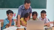 Den 20 år gamle computer og det første computerlaboratorium tilhørende en lærer i Quang Tri.