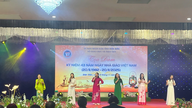 O Departamento de Educação e Formação de Dien Bien organizou um seminário para comemorar o 43º aniversário do Dia dos Professores Vietnamitas.