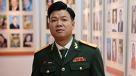 De verdienstelijke kunstenaar Vu Thang Loi en muzikant An Hieu zijn plaatsvervangend directeur van het Legersymfonieorkest.