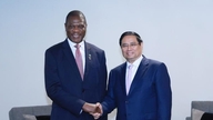 Premier Pham Minh Chinh ontmoet de vicepresident van Zuid-Afrika.