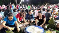 Banyak kawasan, organisasi dan individu berganding bahu untuk menyokong penduduk di Vietnam Tengah.