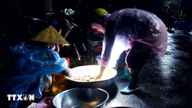 Der einzigartige Geistermarkt von Tha La während der Überschwemmungszeit in An Giang.