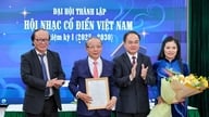 Nationalförsamlingsrepresentanten Nguyen Van Than är ordförande för Vietnams klassiska musikförening.