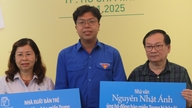 Forfatteren Nguyen Nhat Anh udgiver ny bog og donerer 80 millioner VND til oversvømmelsesofre.