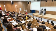 Die Schwächen des Universitätssystems angehen.