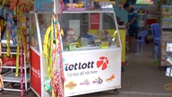 'Menjual tiket loteri bersama barangan lain membantu pemilik kedai runcit menjalankan perniagaan dengan lebih baik.'