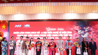 Interacțiunea dintre distribuția și echipa de filmare a filmului „Ploaia Roșie” și artiștii Festivalului de Film din Vietnam de la STU.