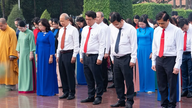 Delegates attending the Ho Chi Minh City Fatherland Front Congress offer incense to commemorate the heroic martyrs.