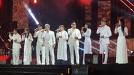 Dam Vinh Hung, Van Mai Huong, Quang Dung… ¡cantan para Vietnam Central!
