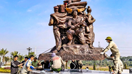 A exposição do conjunto de estátuas que simbolizam a solidariedade e a amizade entre o Vietname e o Laos foi concluída.